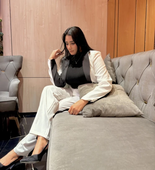 Priya Housewife Escort Vasant Kunj Delhi